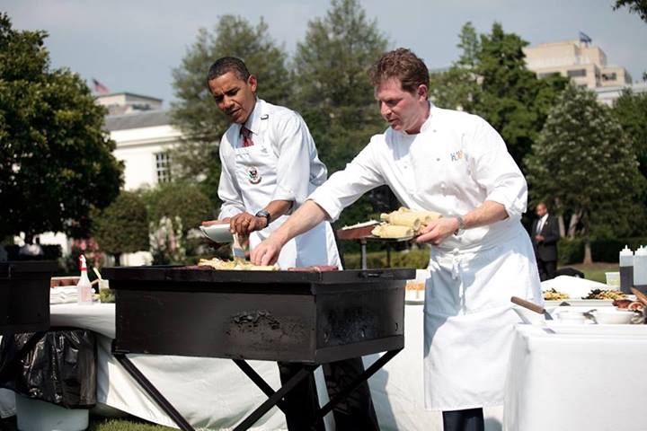 اوباما در حال آشپزی / عکس