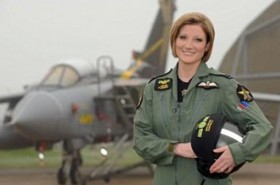 این خلبان زن انگلیسی به داعش حمله می‌کند+عکس
