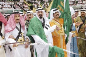 بازی با افکار عمومی  از سوی رسانه های عربی/ انکار نقش عربستان در کاهش قیمت نفت