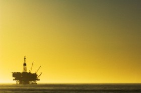 دنده عقب شرکت نفت در جاده اقتصاد مقاومتی
