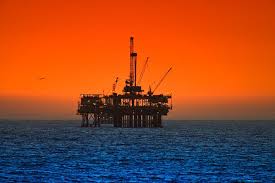 فعالیت نیمی از سکوهای نفتی جنوب شرق آسیا متوقف شده است