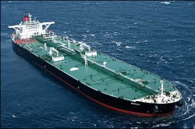 بلومبرگ: ايران ميليون‌ها بشکه نفت خام آماده صادرات دارد
