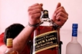 به چه کسی «الکلی» می‌گویند‌؟/ دلایل مصرف الکل در ایران چیست؟