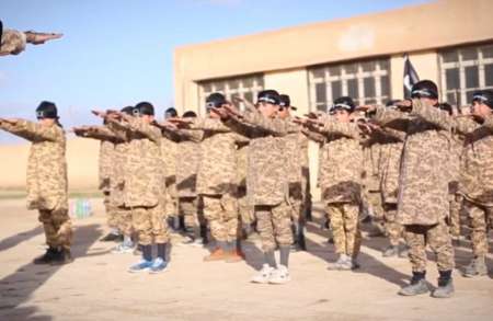 داعش 100مدرسه برای شست و شوی مغزی کودکان تاسیس کرده است
