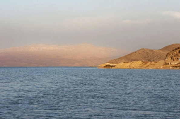 دریاچه مهارلو یکی از مناطق گردشگری استان فارس