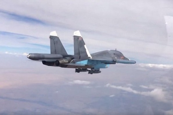 لحظه برخورد موشک روسی با پایگاه داعش