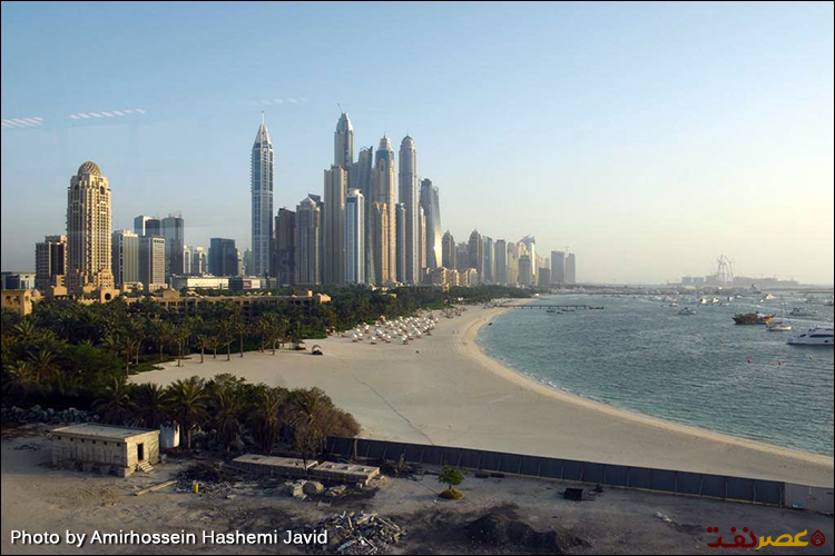 دورنمایی از ساختمان ها و ساحل منطقه مارینا در دوبی