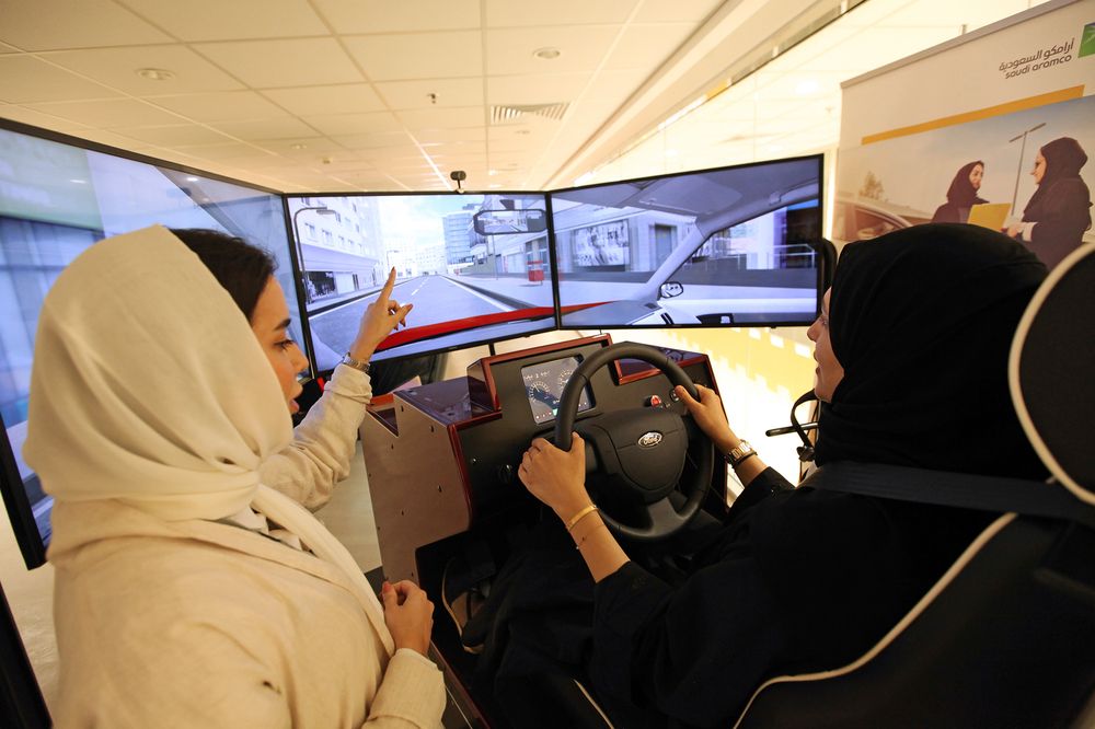 آرامکو در حال آموزش رانندگی به زنان