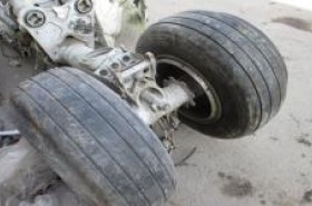 مزایده چرخ جلوی هواپیمای سقوط کرده بوئینگ 727 در ارومیه+ عکس