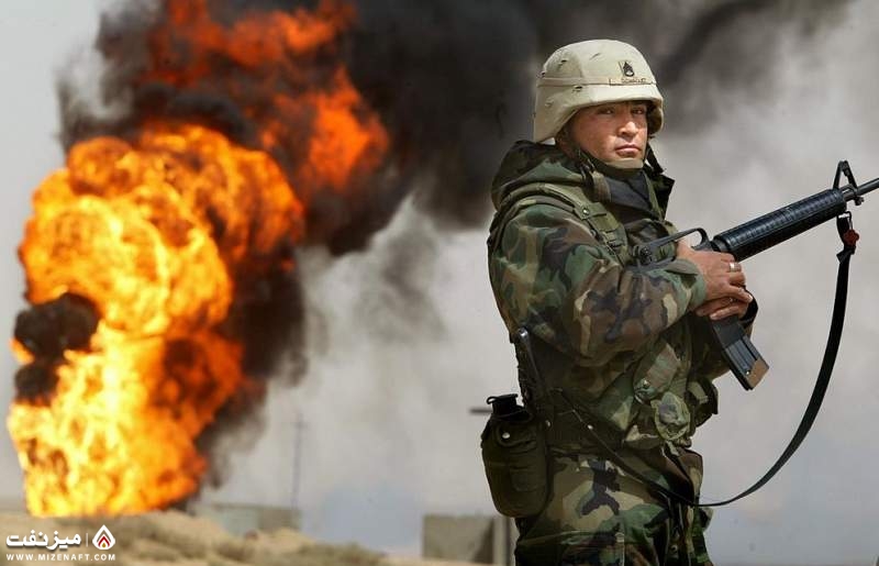 سرباز آمریکایی در کنار چاه نفت عراق | میز نفت