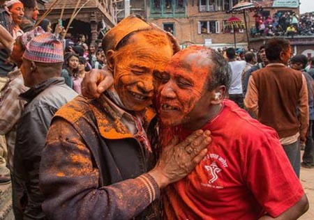 فستیوال پاشیدن رنگ نارنجی در نپال + تصاویر